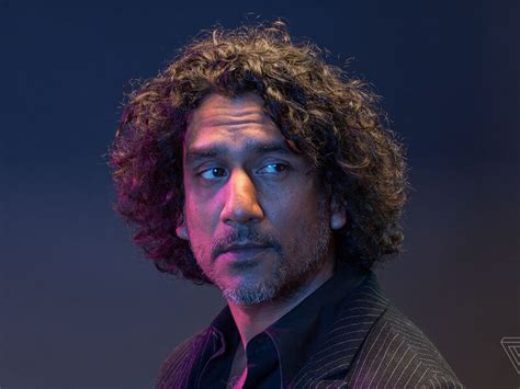 naveen andrews height